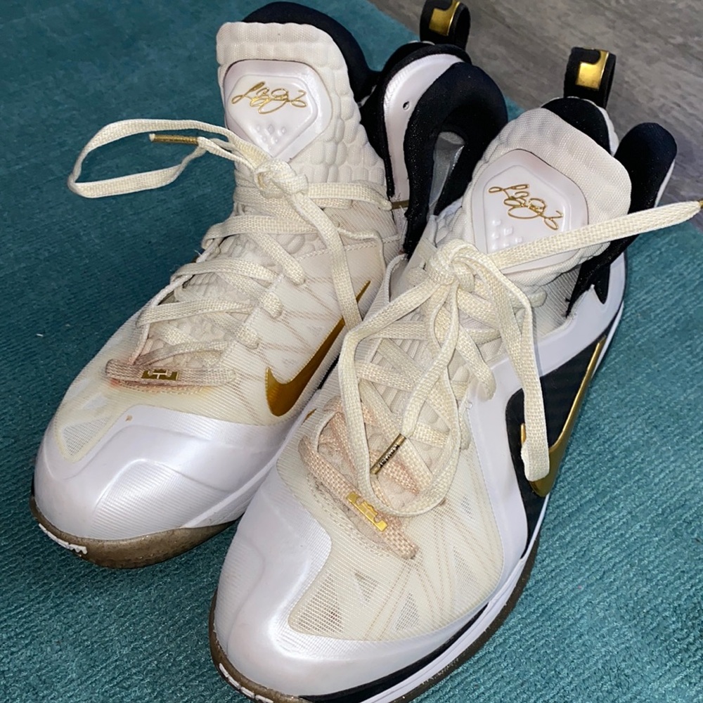 Men’s Nike sneakers